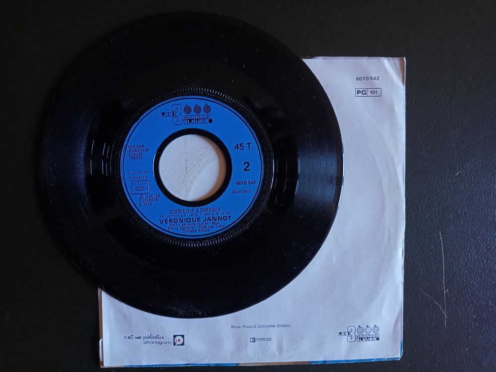 Lot Disques vinyles 45T, vari&eacute;t&eacute; fran&ccedil;aise 1960 &agrave; 90 CD et vinyles