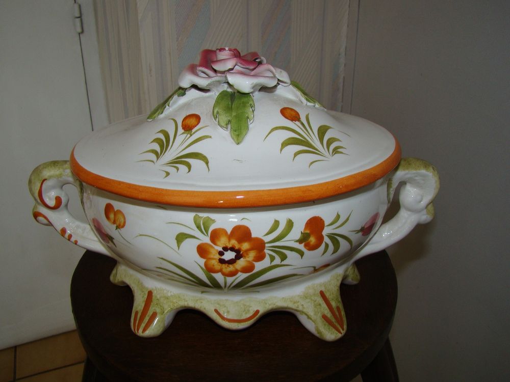 Ancienne soupi&egrave;re en fa&iuml;ence de Bassano vintage 1960 Décoration