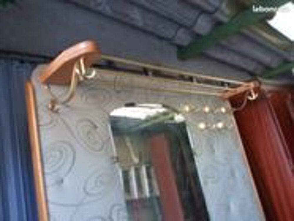 Brade ce Tr&egrave;s vieux Porte Manteaux antique en super &eacute;tat Meubles