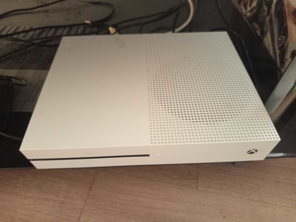 Xbox one s 1To Consoles et jeux vidéos