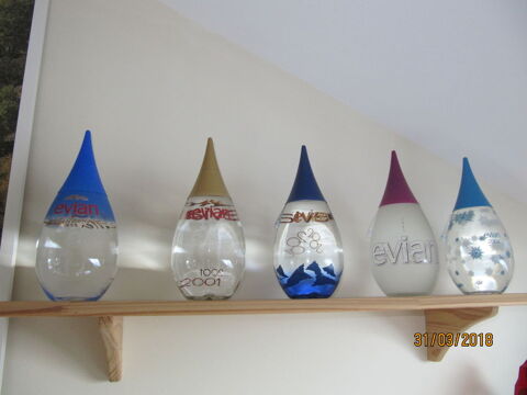 bouteilles d'eau d'Evian de fin d'anne en forme goutte 10 Ruoms (07)