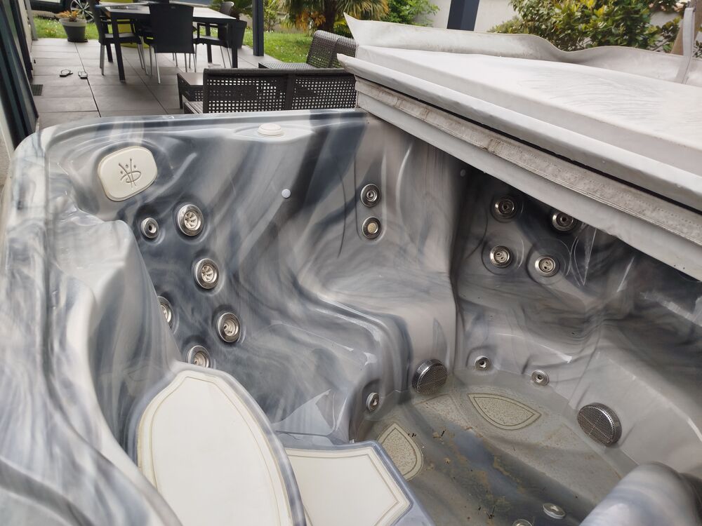 SPA complet 5 places servi une saison Jardin