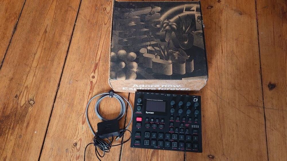 Bo&icirc;te &agrave; rythmes et synth&eacute;tiseur analogique Elektron Syntakt, emballage d'origine inclus. Instruments de musique