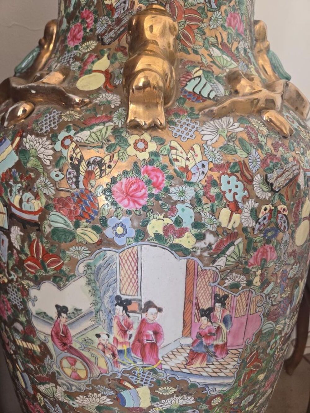 2 Grands vases chinois en porcelaine Canton / Famille Rose 