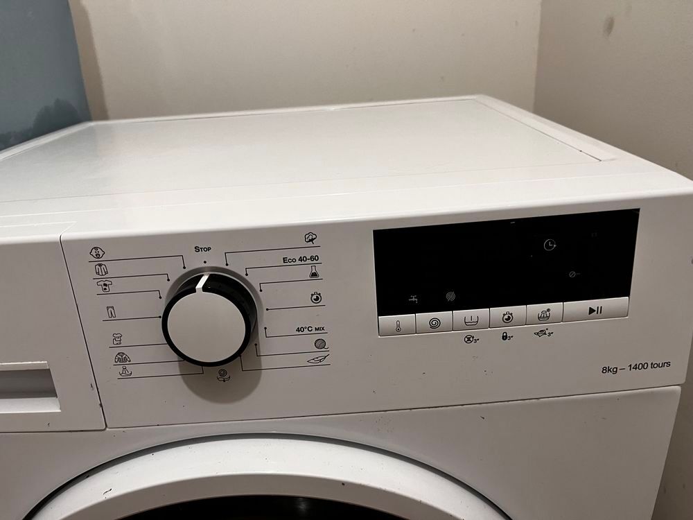 machine &agrave; laver marque Boulanger. 8 kg et 1400 tours Electroménager