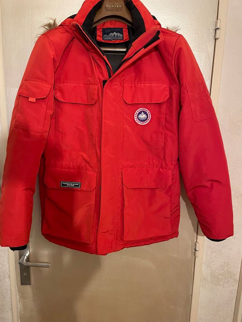 Parka homme de couleur rouge taille M avec capuche Vêtements