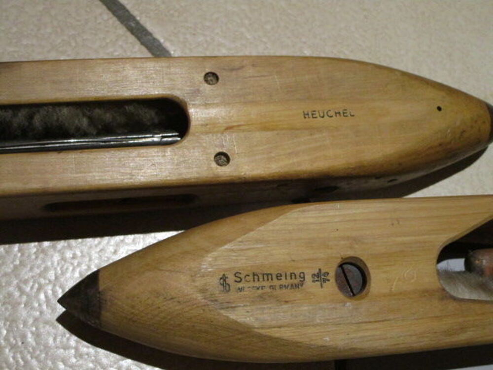 DEUX NAVETTES A TISSER "HEUCHEL--SCHMEING" 