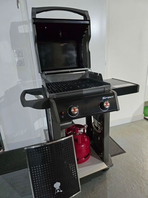 Barbecue gaz WEBER 350 Vic-le-Comte (63)