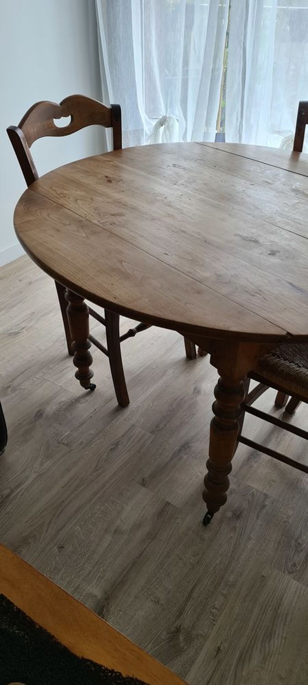 Table &agrave; manger + rallonges avec 4 chaises Meubles
