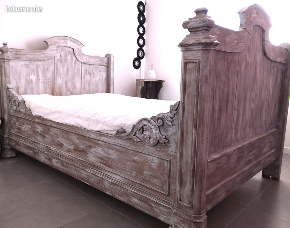 Lit double en bois avec sommier Meubles