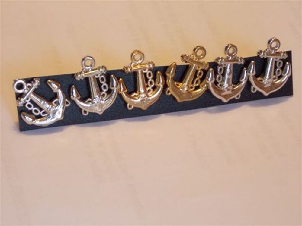 boucles d'oreilles vari&eacute;es Bijoux et montres