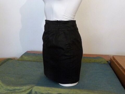 Jupe Courte Cintr�e Marron avec ses 2 Poches- Taille 34    15 Paris 15 (75)