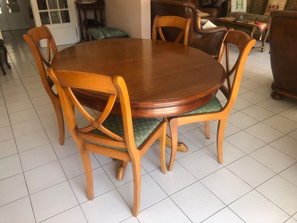 Salle &agrave; manger; buffet et table (avec deux rallonges) Meubles