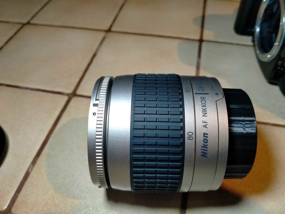 Boitier et objectif nikon F75 Photos/Video/TV