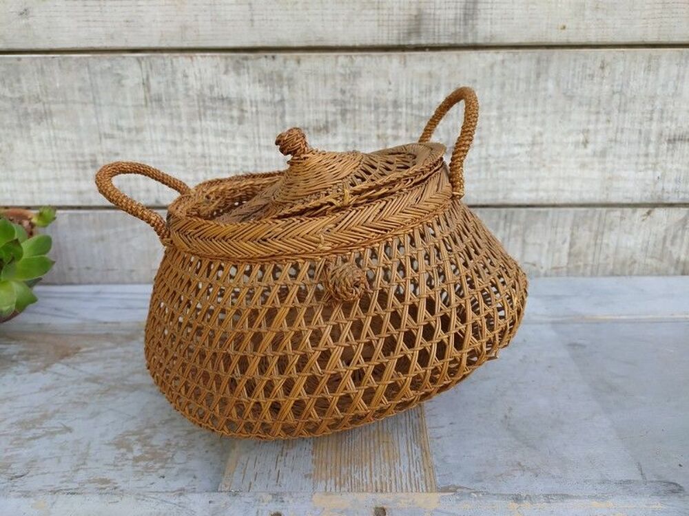 Ancien Panier Rond Osier ou Rotin Tress&eacute; 