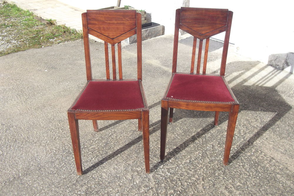 DEUX CHAISES MASSIVE EN BOIS ET VELOURS Meubles