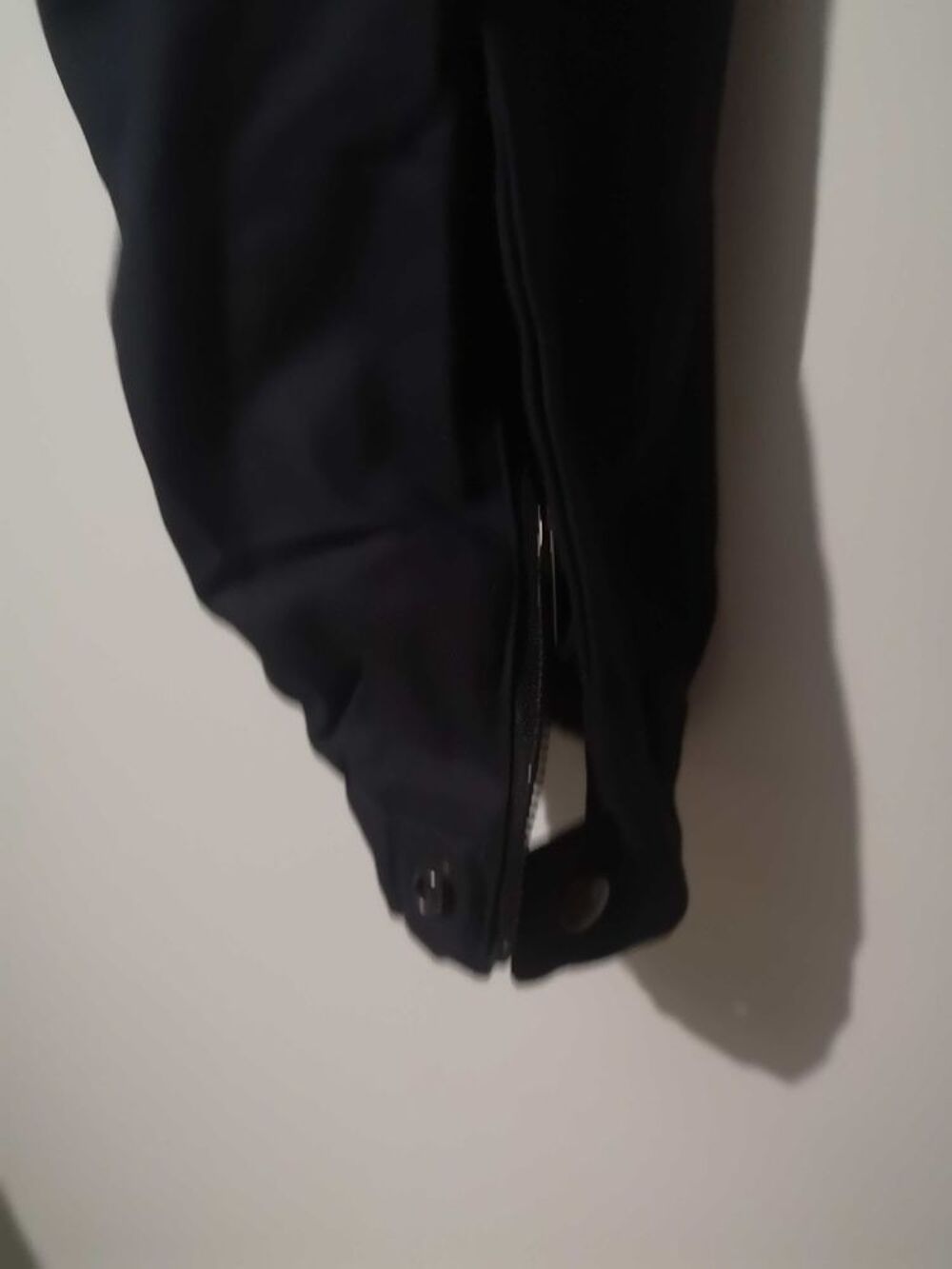 Pantalon DCA. Taille 40. Neuf sans &eacute;tiquette. Vêtements