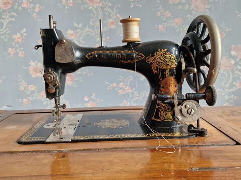 Machine � coudre ancienne 0 Pont-Saint-Esprit (30)