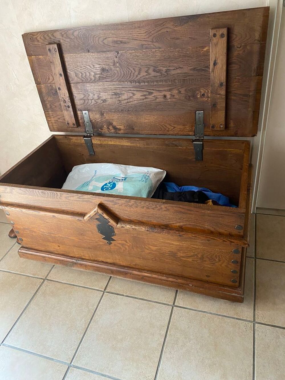 GRAND COFFRE DE RANGEMENT EN BOIS Meubles