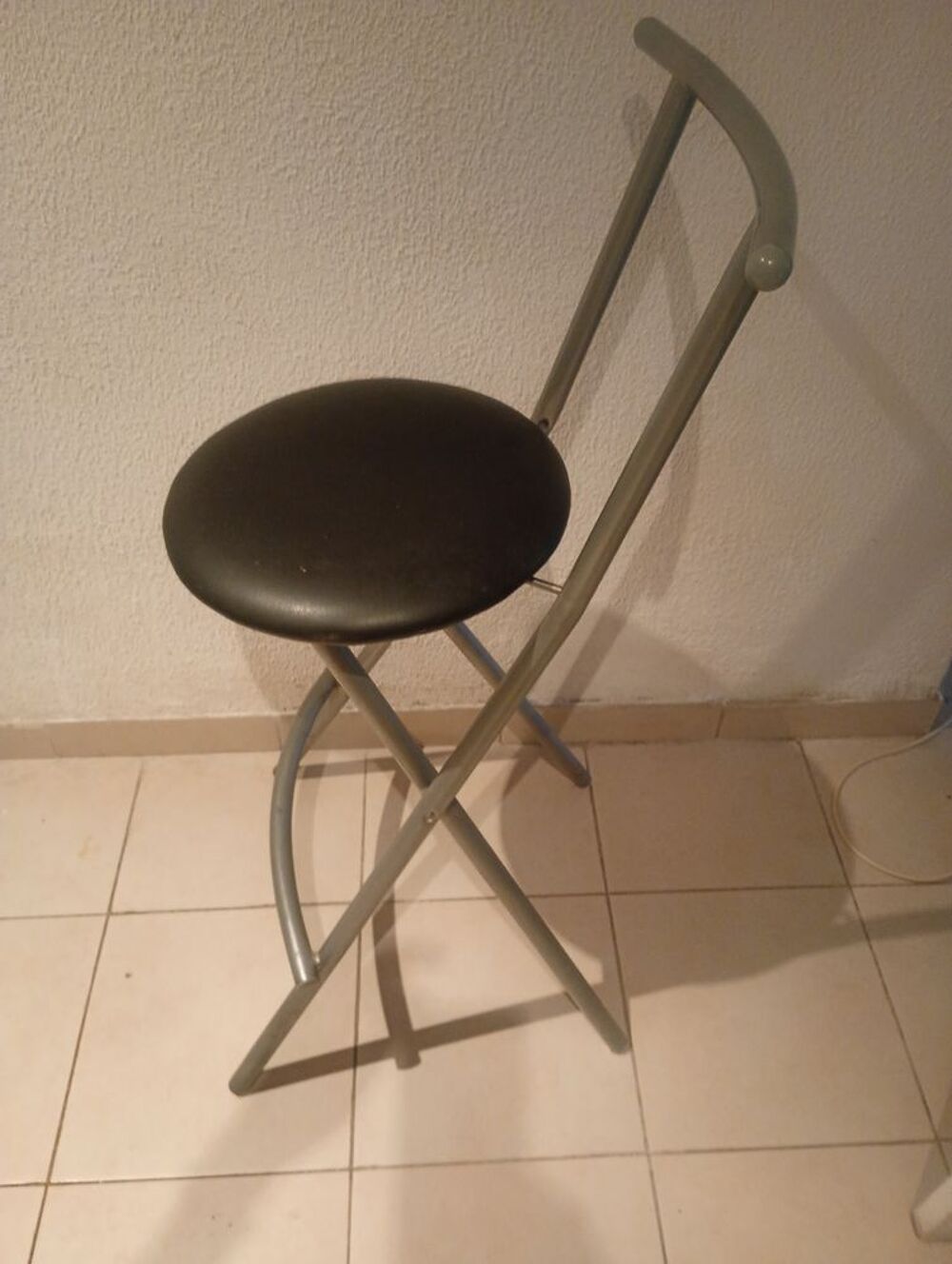 Chaise tabouret de bar en tr&egrave;s bon &eacute;tat &agrave; B&eacute;ziers Chaussures enfants