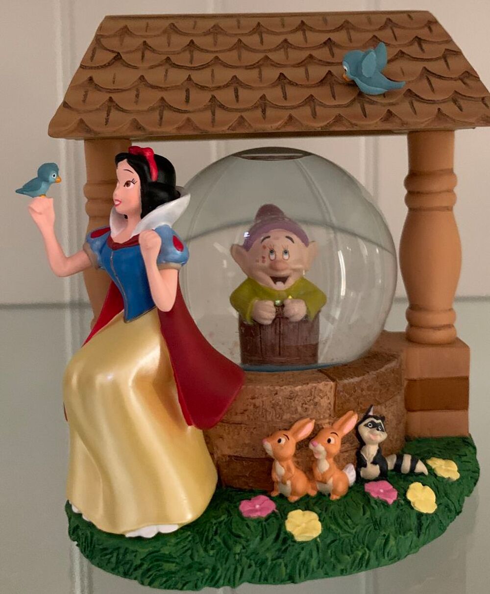 SNOW GLOBE " DISNEYLAND " BLANCHE NEIGE ET LE PUIT 