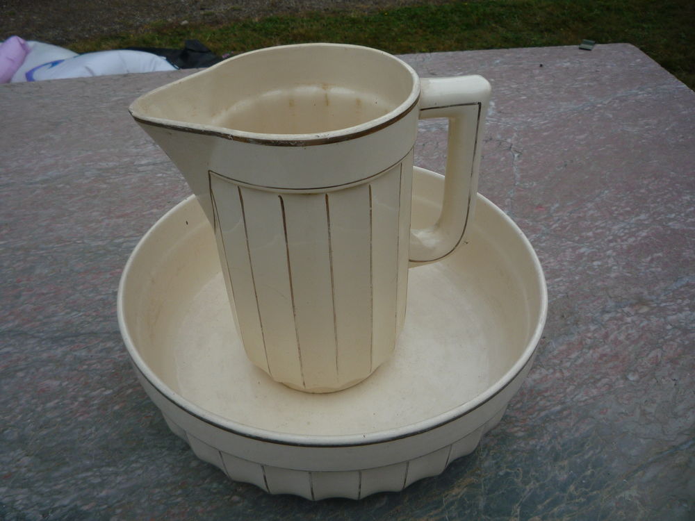 N&eacute;cessaire de toilette/cuvette broc/fa&iuml;encerie Digoin (G) Décoration