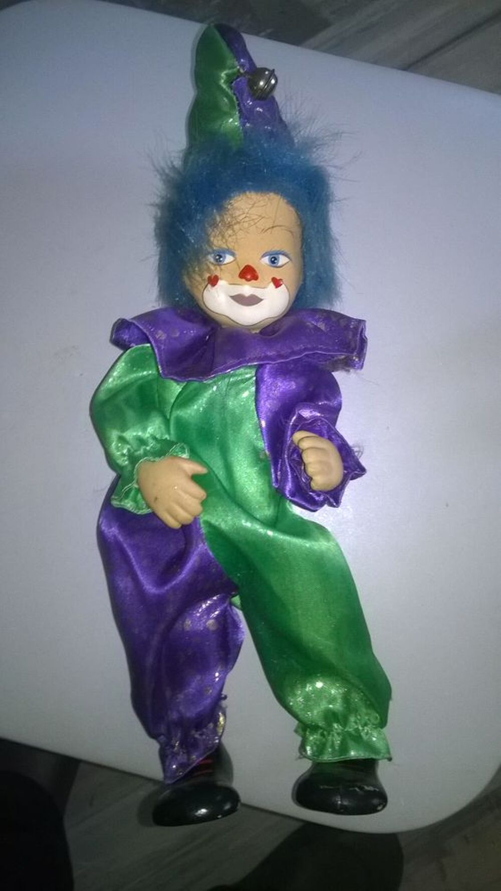 Clown avec clochette
Excellent etat
T&egrave;te en c&eacute;ramique 
