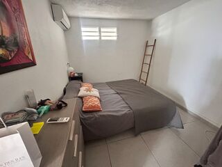  Appartement à louer 2 pièces 50 m² Baie-mahault