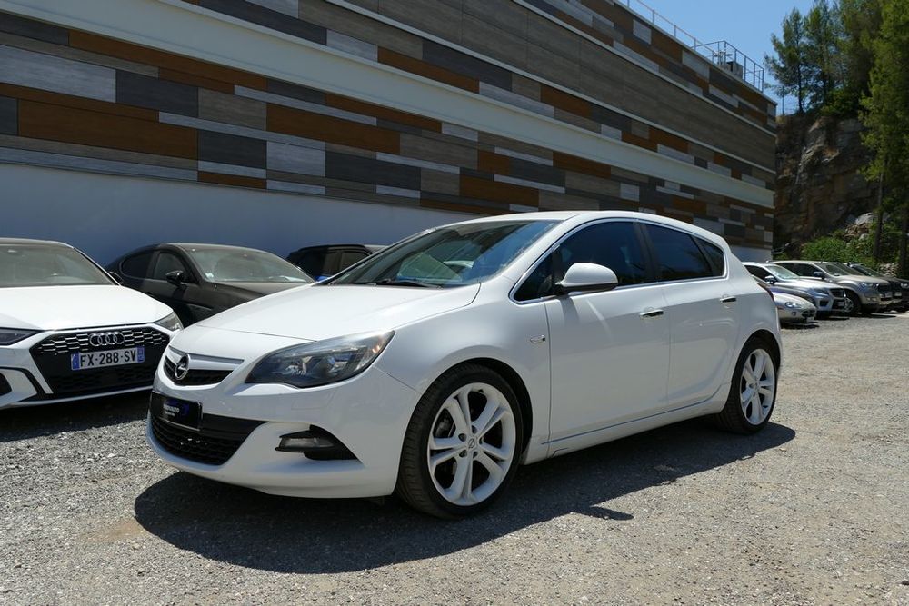 Astra 1.7 CDTI 110 ch FAP White Edition 2012 occasion 13600 La Ciotat