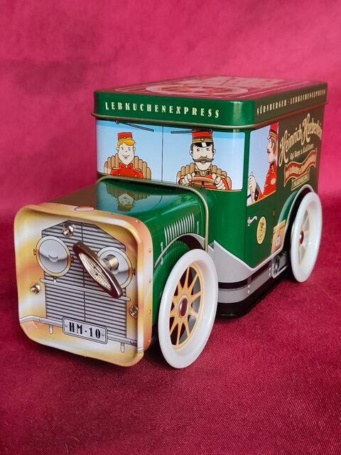 boite musicale en t�le verte en forme de voiture 12 Avermes (03)
