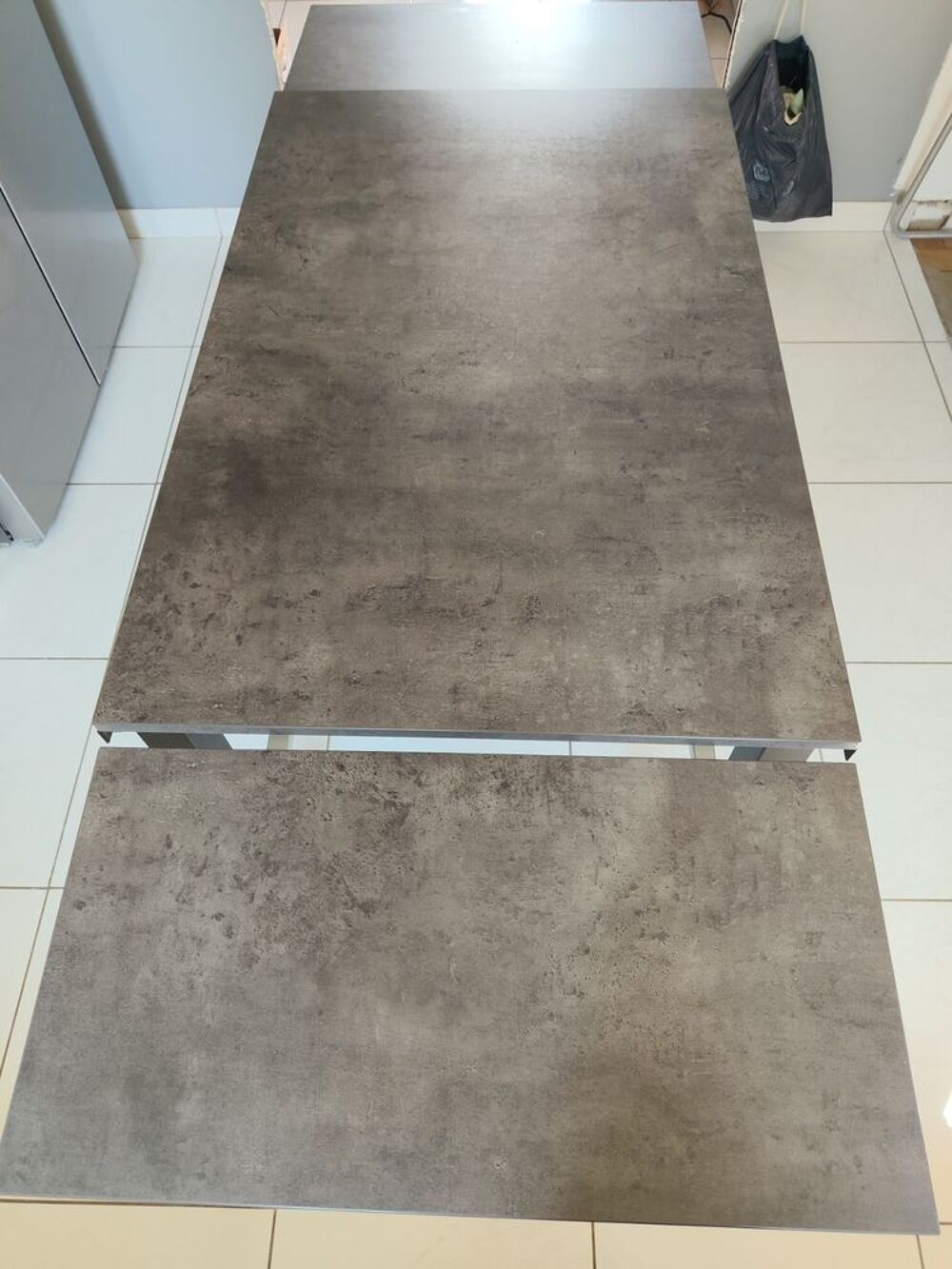 Table cuisine et chaises bois pied m&eacute;tal 110cm Meubles
