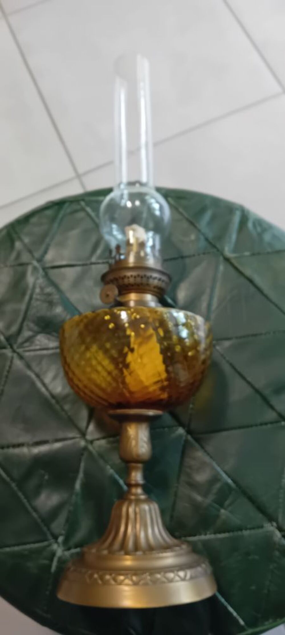 Lampe &agrave; p&eacute;trole en verre et bronze Décoration