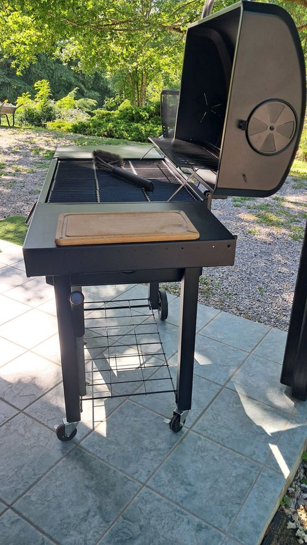 Barbecue "CHAR BROIL" enti&egrave;rement NEUF Jardin