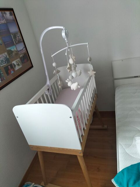 Lit berceau nourrisson avec voile protection 80 Saint-Seurin-sur-l'Isle (33)