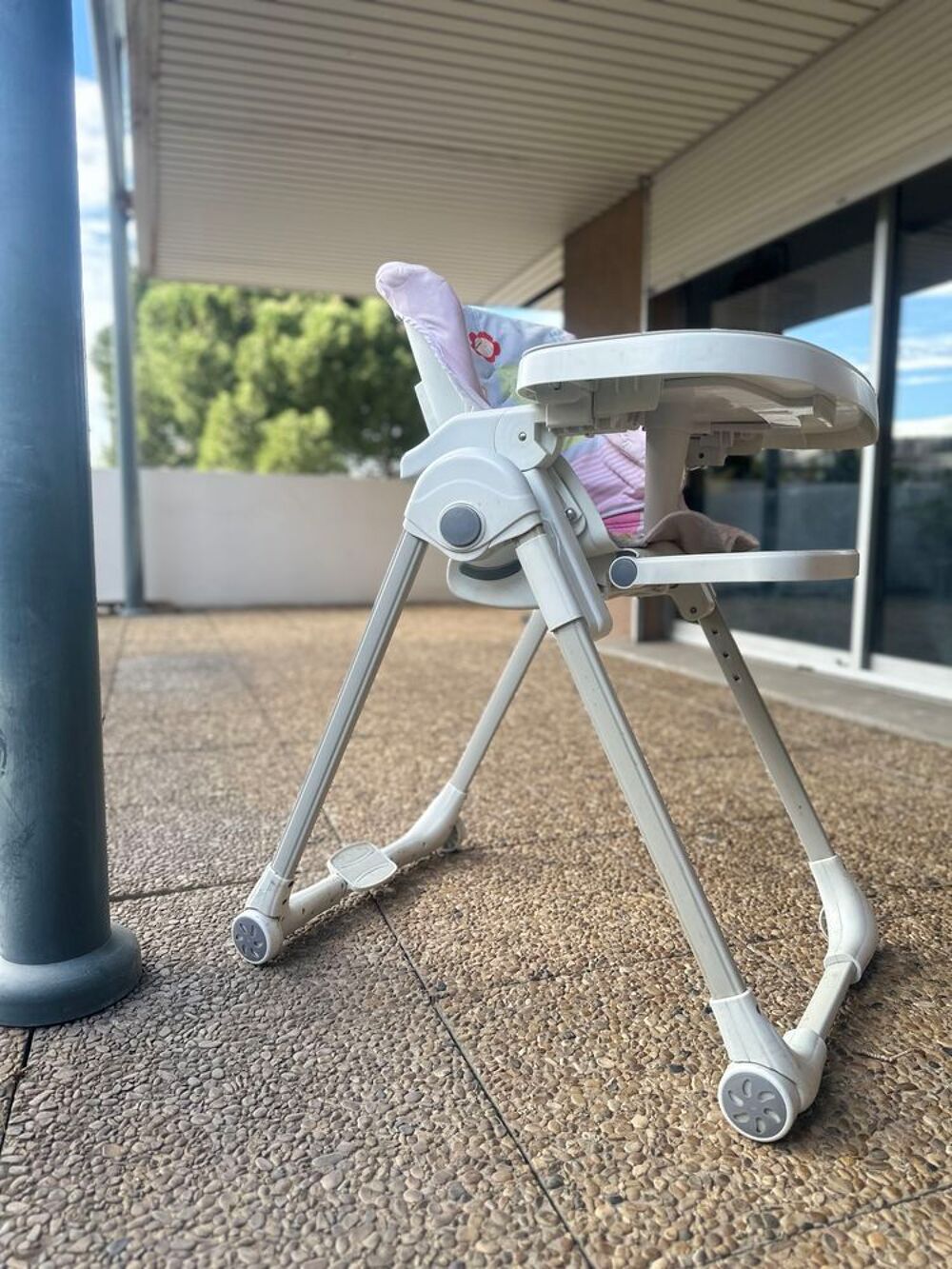 Chaise b&eacute;b&eacute; rehausseur repas €" Pratique et &eacute;volutive Mobilier enfants