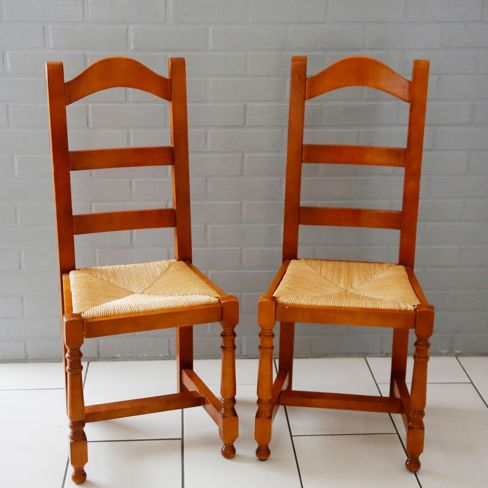 LOT DE DEUX CHAISES RUSTIQUES Meubles