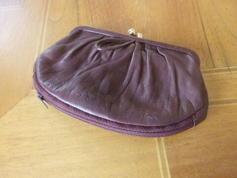 Porte monnaie cuir  bordeaux.  NEUF 10 La Mulati�re (69)