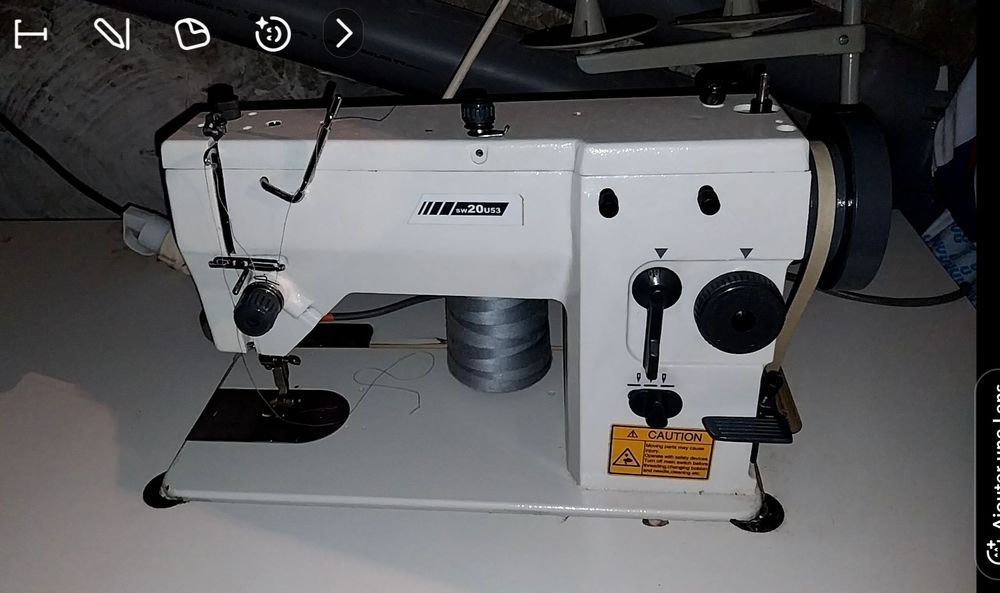 Machine &agrave; coudre professionnelle Meubles