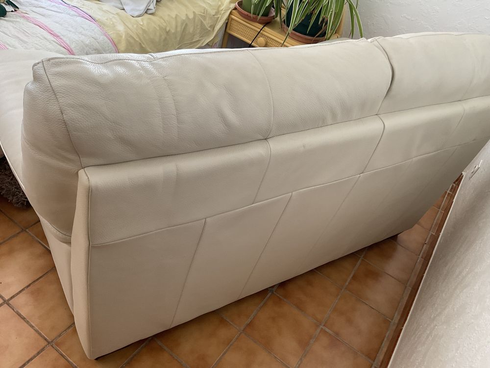 Tr&egrave;s beau canap&eacute; cuir blanc 2 places neuf Meubles