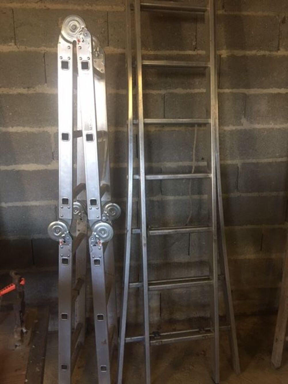 Un lot de 2 &eacute;chelles Bricolage