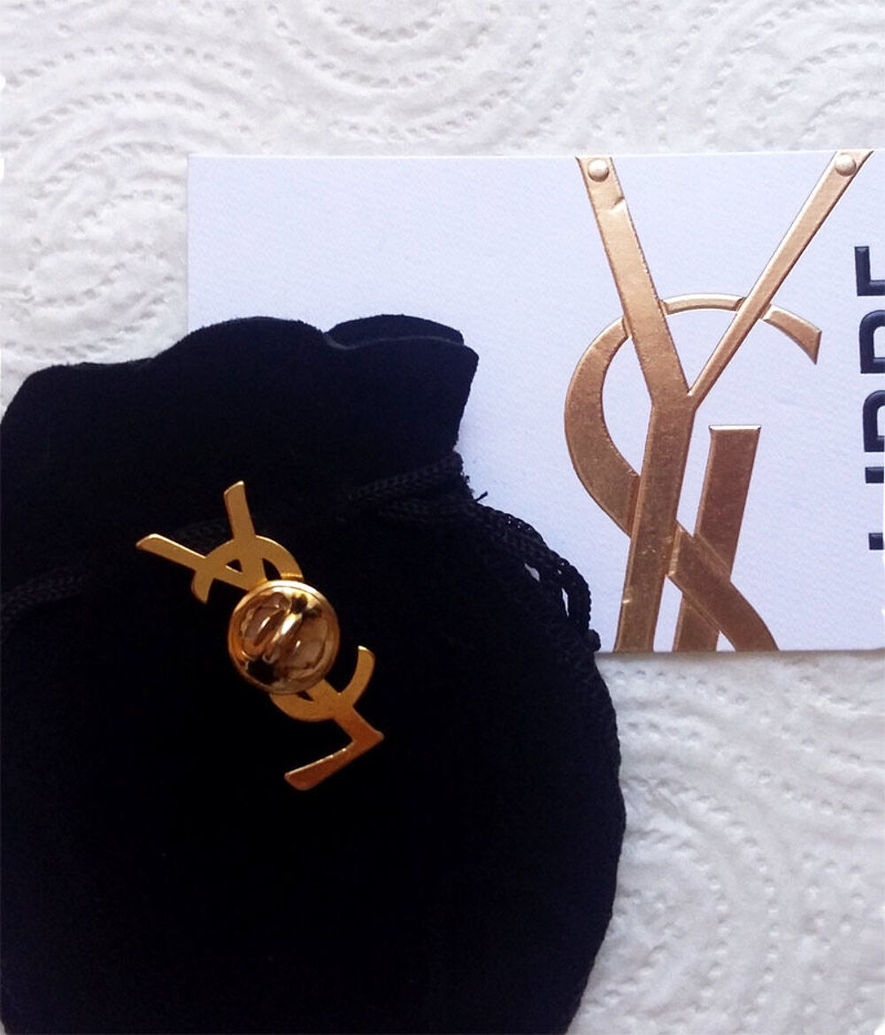 Pin's parfum YSL YVES SAINT LAURENT ET SON POCHON, neuf 