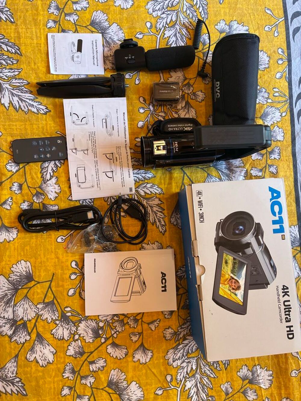 cam&eacute;ra vid&eacute;o avec tr&eacute;pied compl&egrave;te Photos/Video/TV