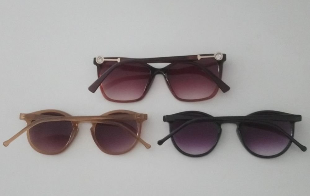3 paires de lunettes de soleil Bijoux et montres