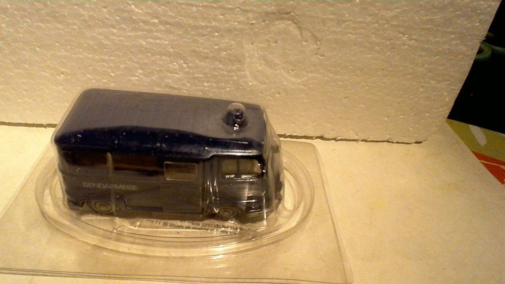 VOITURE MINIATURE 1995 