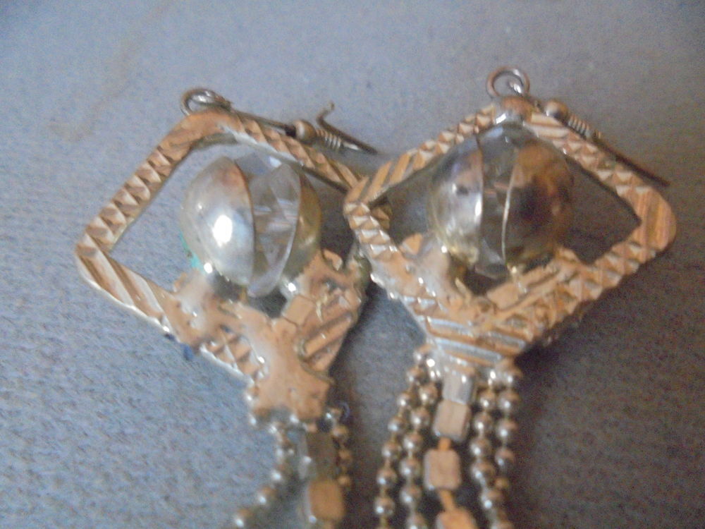boucles d'oreilles, m&eacute;tal blanc Bijoux et montres