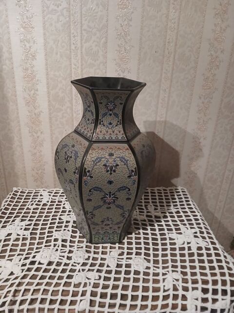 Vase en porcelaine du milieu du sicle des annees 1960  200 Livry-Gargan (93)