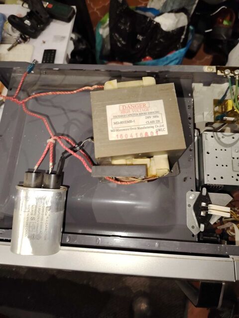 bobine et condensateur de four micro-ondes  SHARP 10 Revest-les-Roches (06)