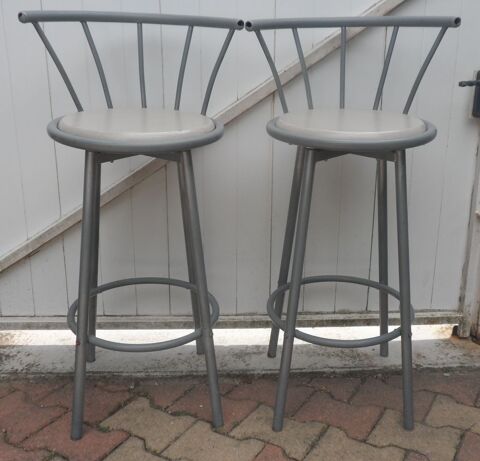 2 Chaises hautes métal assise en bois tournant sur roulement Castries (34)