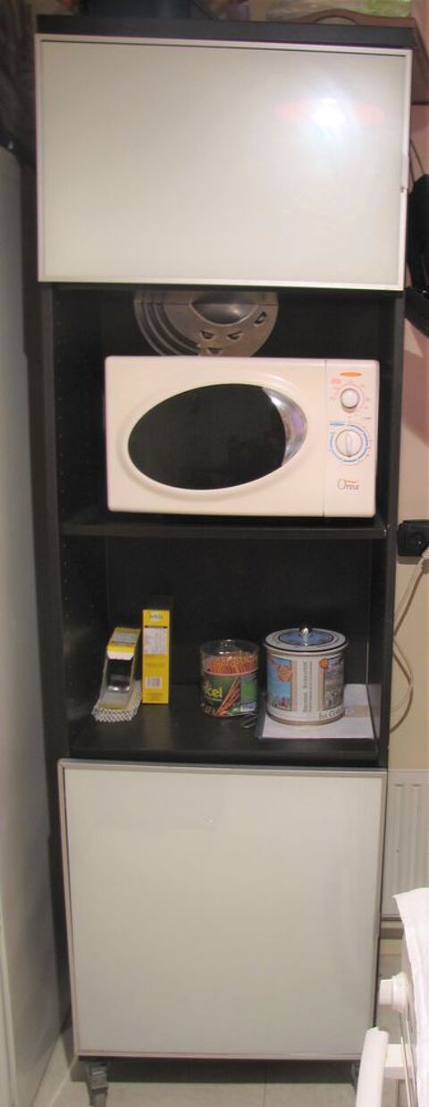 MEUBLE de rangement ? 40 €
En parfait état
Compositions : P 40 Châtenay-Malabry (92)