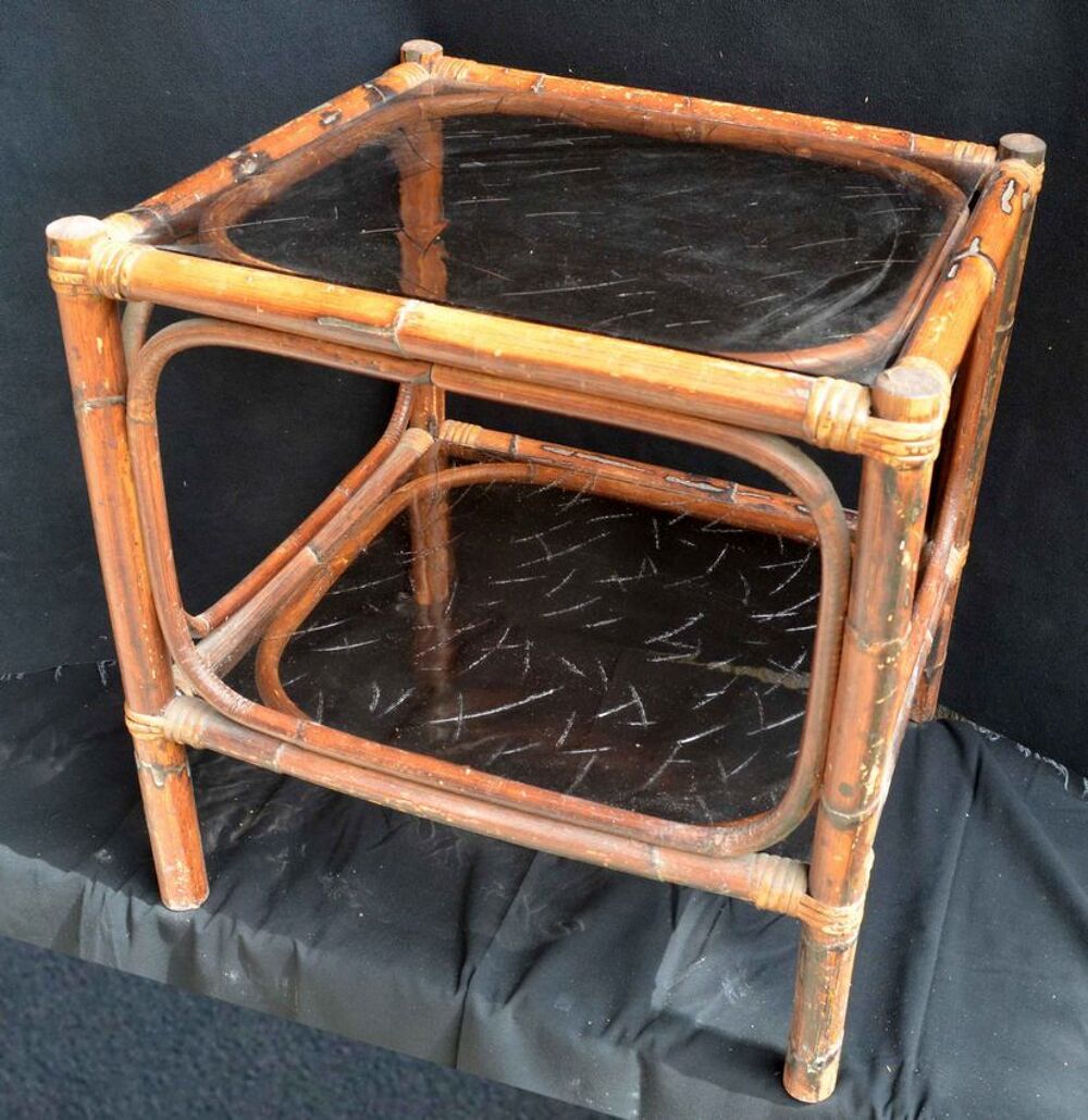 Petite table en rotin Meubles